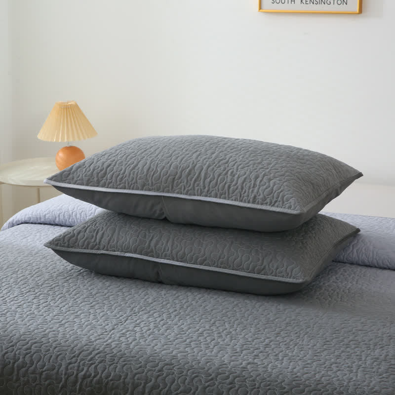 Weiche Steppdecke aus reiner Baumwolle im schlichten Stil