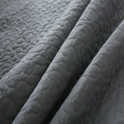 Weiche Steppdecke aus reiner Baumwolle im schlichten Stil