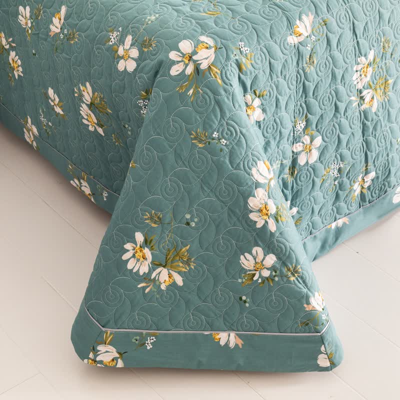 Gesteppte Bettwäsche aus reiner Baumwolle mit blühendem Blumenmuster