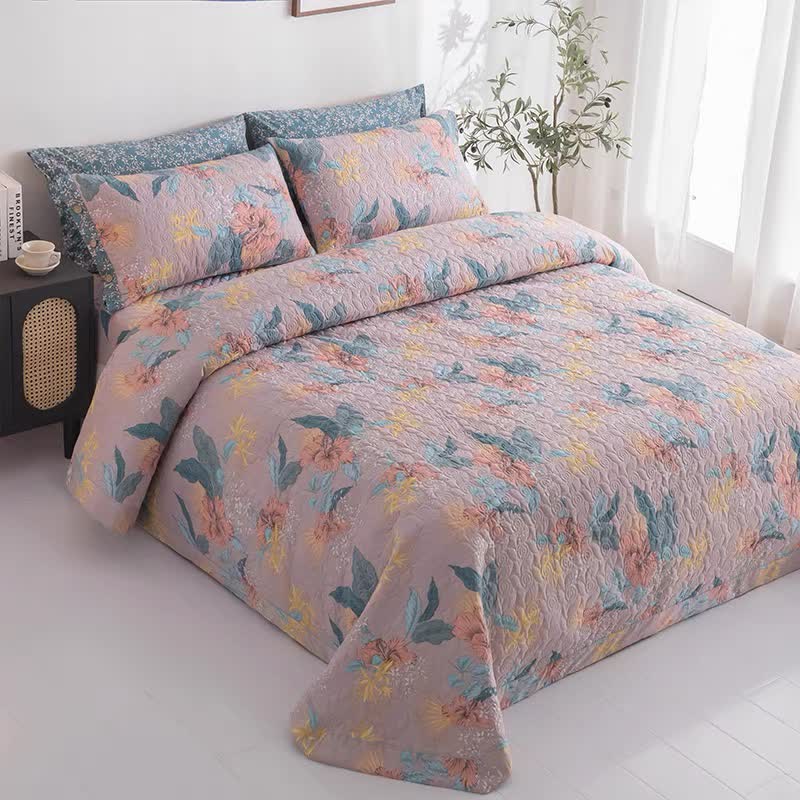 Elegante Steppbettwäsche aus reiner Baumwolle mit Blumenmuster