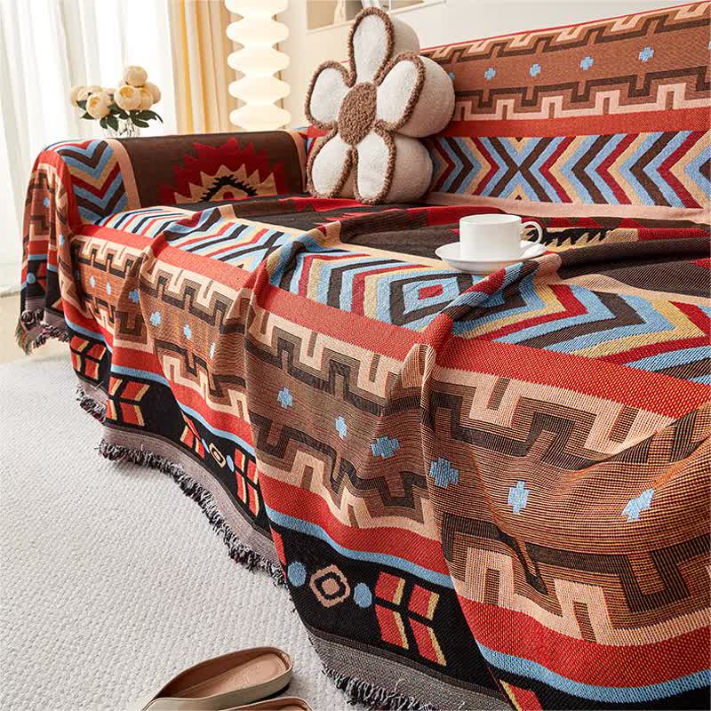 Sofaschoner mit geometrischen Quasten im Boho-Stil