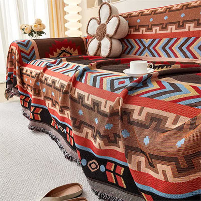 Sofaschoner mit geometrischen Quasten im Boho-Stil