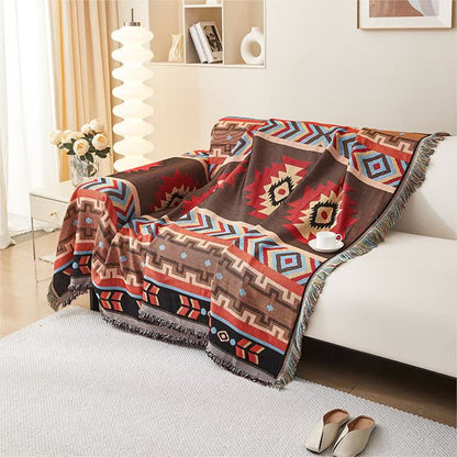 Sofaschoner mit geometrischen Quasten im Boho-Stil