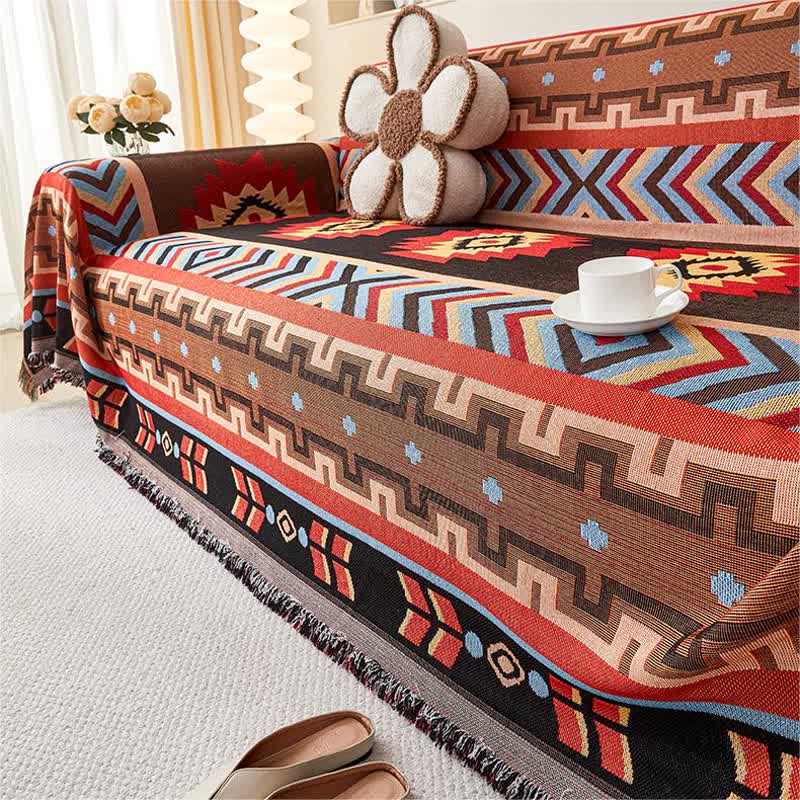 Sofaschoner mit geometrischen Quasten im Boho-Stil