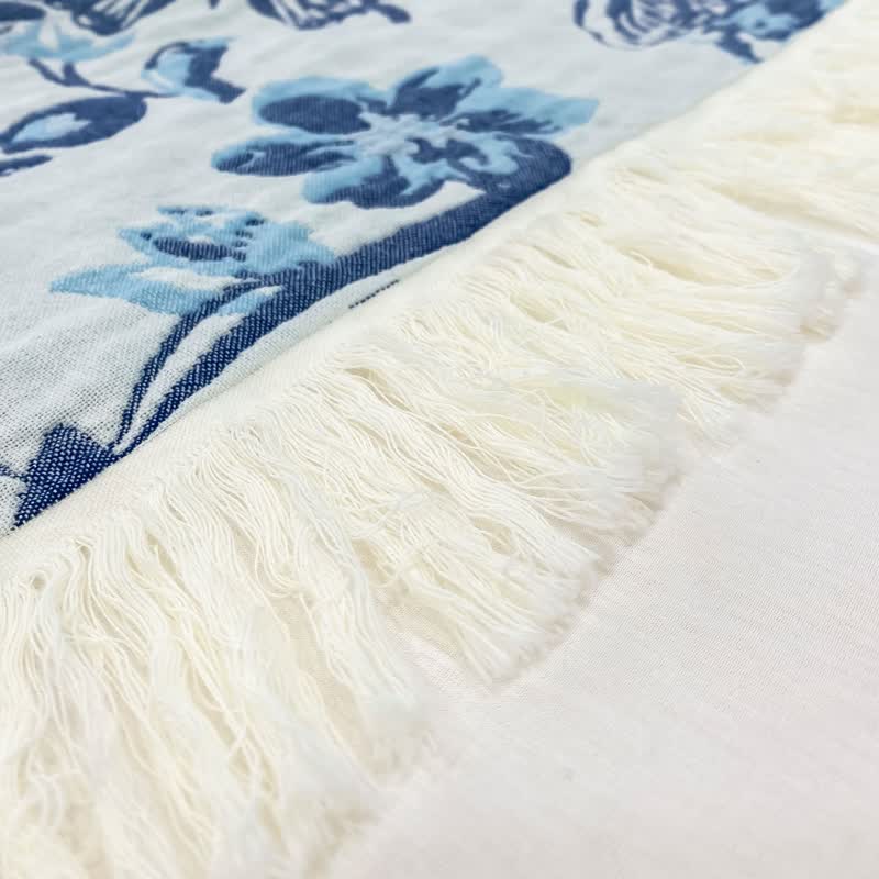 Leichte Steppdecke mit Quasten und Schmetterlingsmotiv aus Baumwollgaze