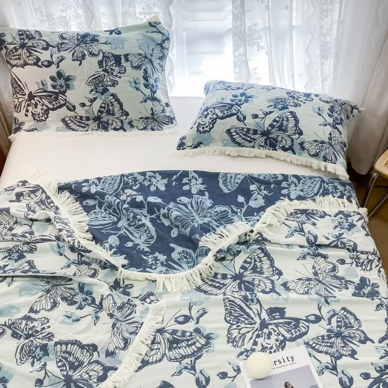 Leichte Steppdecke mit Quasten und Schmetterlingsmotiv aus Baumwollgaze