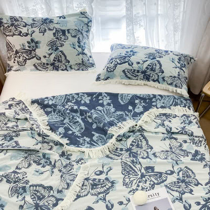 Leichte Steppdecke mit Quasten und Schmetterlingsmotiv aus Baumwollgaze