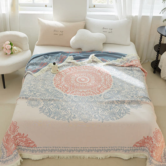 Vierlagige Steppdecke aus Baumwollgaze mit Retro-Blumenmuster