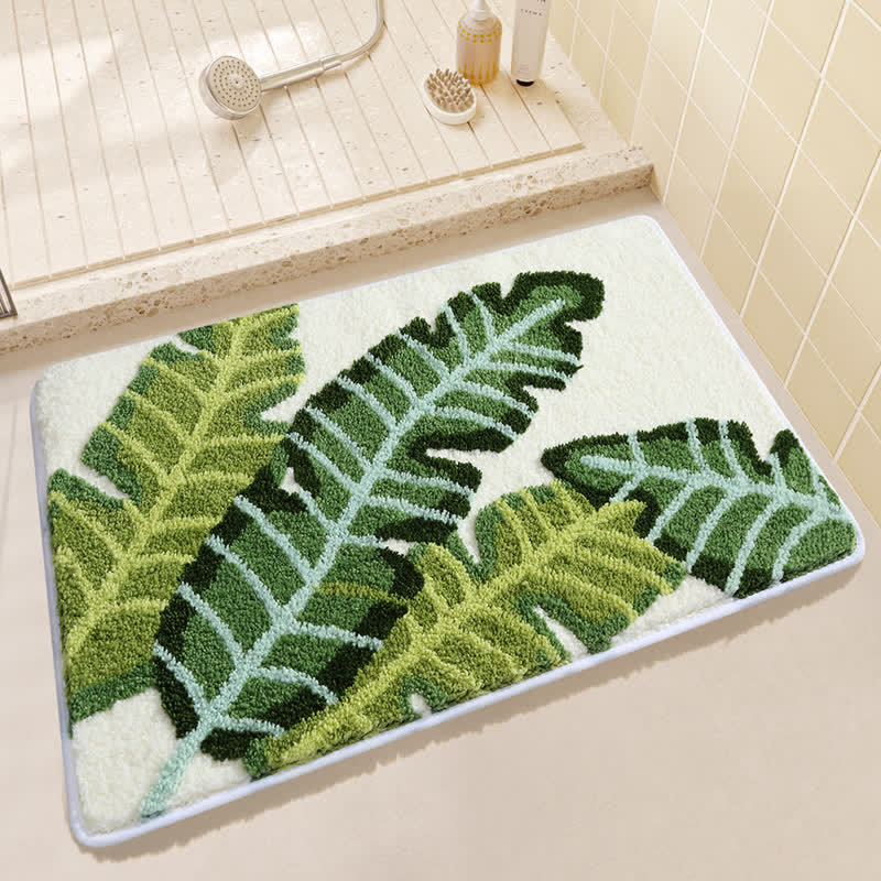 Rustikale, wasserabsorbierende Badematte mit Blättern