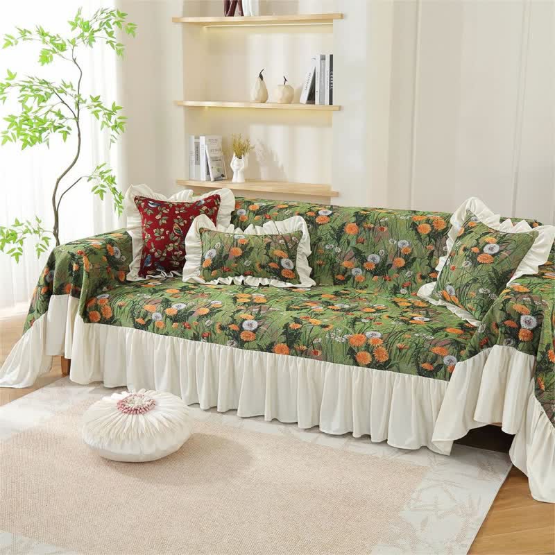 Sofabezug mit Rüschen im ländlichen Löwenzahn-Design