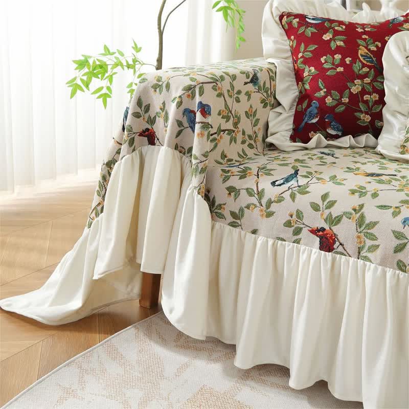 Weicher Sofabezug im ländlichen Stil mit Vögeln und Blumen