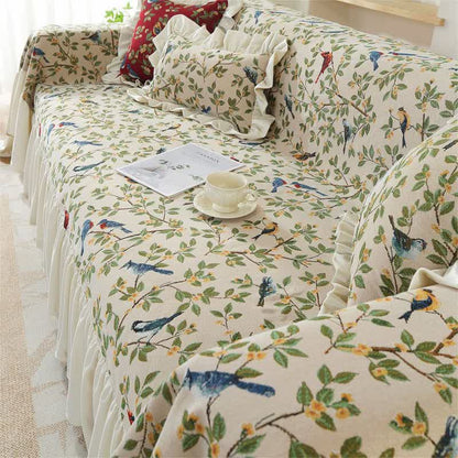 Weicher Sofabezug im ländlichen Stil mit Vögeln und Blumen