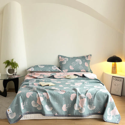 Dreilagige Baumwollsteppdecke mit Ginkgoblatt-Jacquardmuster
