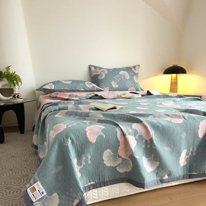 Dreilagige Baumwollsteppdecke mit Ginkgoblatt-Jacquardmuster