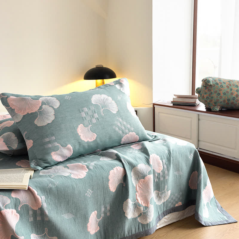 Dreilagige Baumwollsteppdecke mit Ginkgoblatt-Jacquardmuster