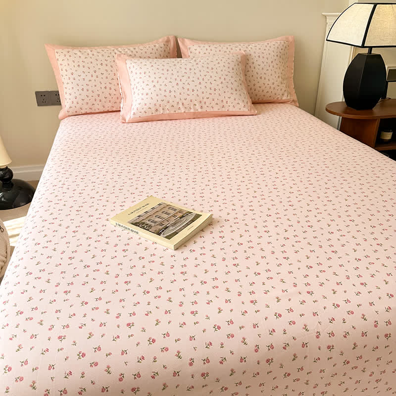 Weiche Tagesdecke aus reiner Baumwolle mit eleganter Rose