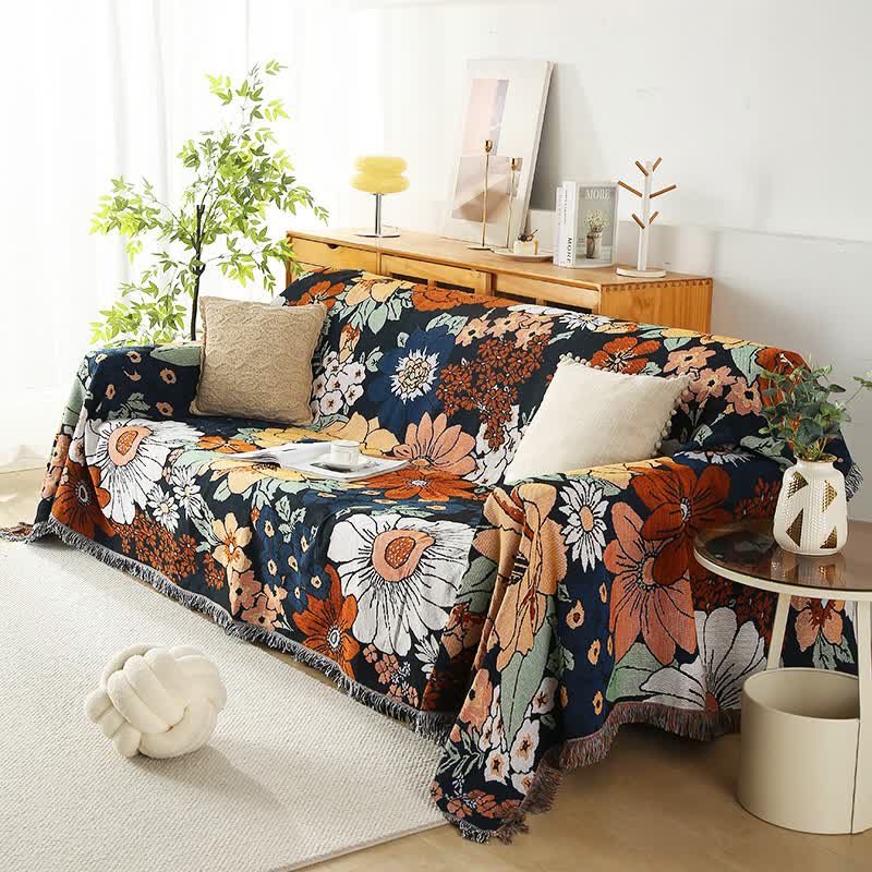 Funktionelle Quastendecke mit leuchtenden Blumen