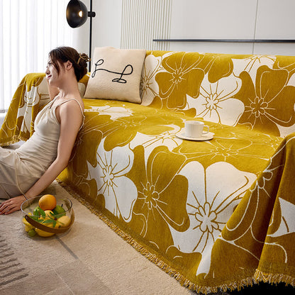 Weicher Sofaschoner aus Chenille mit rustikalem Blumenmuster