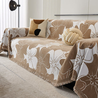 Weicher Sofaschoner aus Chenille mit rustikalem Blumenmuster