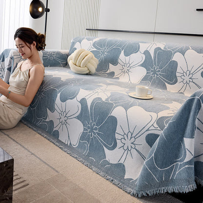 Weicher Sofaschoner aus Chenille mit rustikalem Blumenmuster