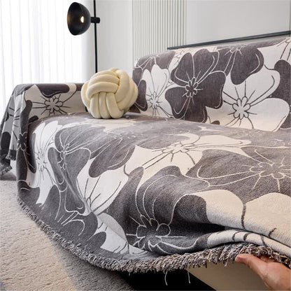 Weicher Sofaschoner aus Chenille mit rustikalem Blumenmuster
