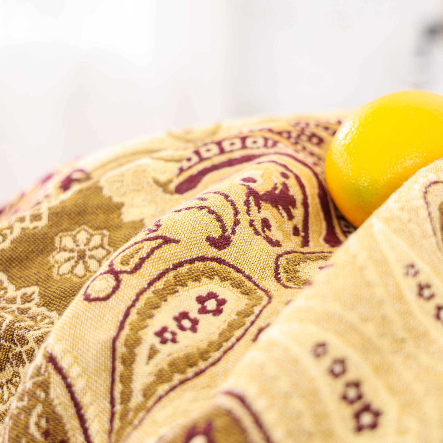 Atmungsaktive Steppdecke aus Baumwollgaze mit Jacquard-Quaste