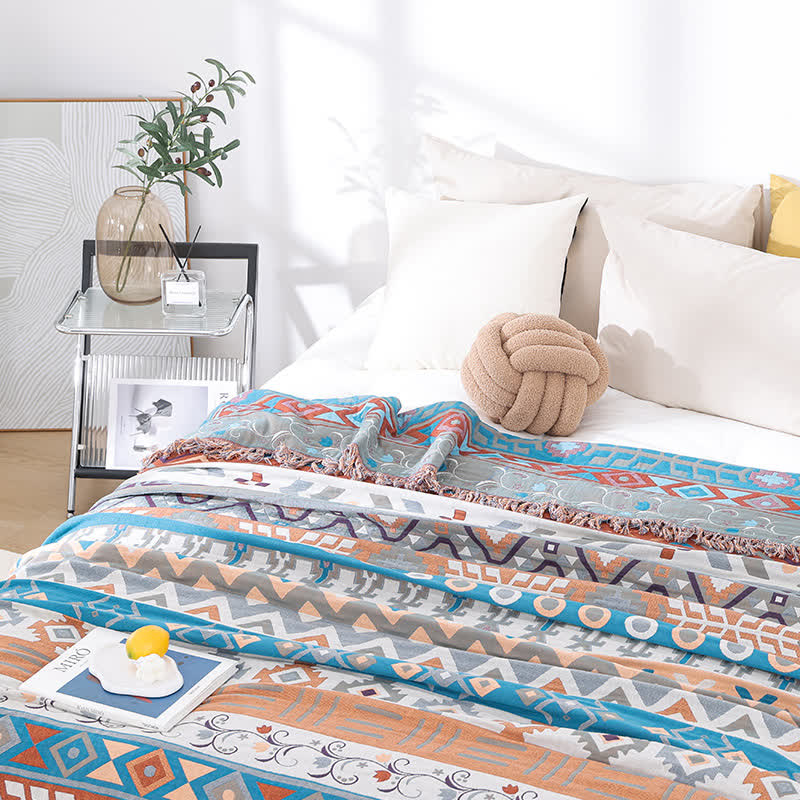 Steppdecke mit geometrischem Retro-Quastenmuster aus Baumwollgaze