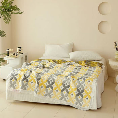 Geometrische Steppdecke aus Bambusfaser mit Spitzenrand