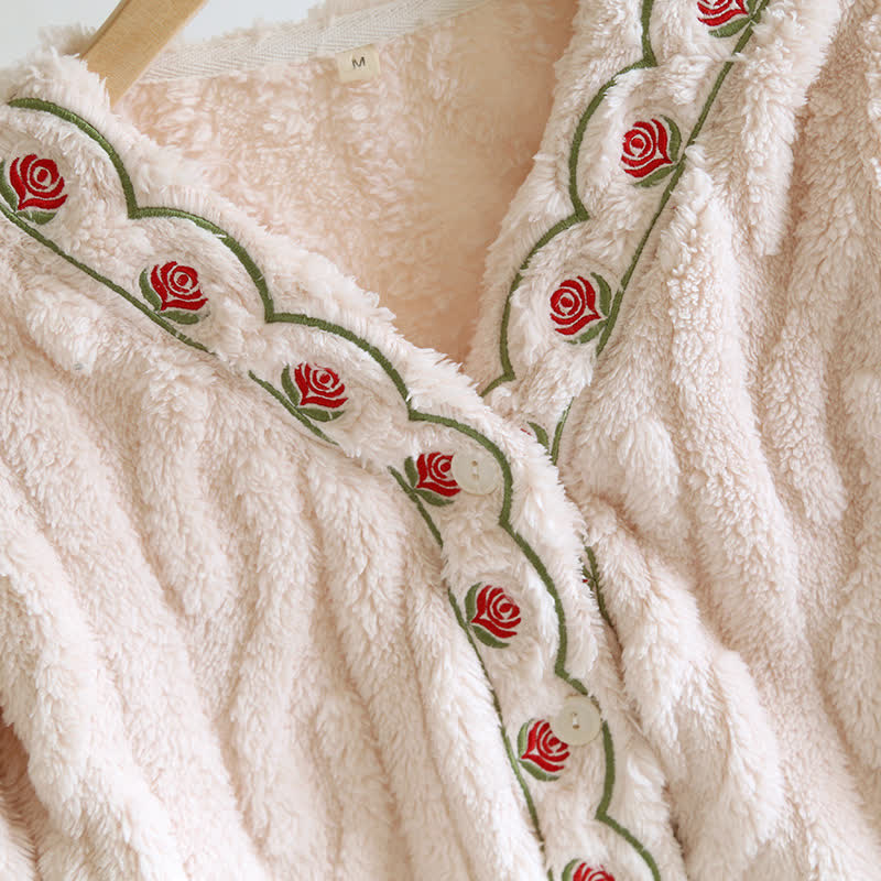 Flauschiges Fleece-Pyjama-Set mit Stickerei und langen Ärmeln