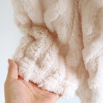 Flauschiges Fleece-Pyjama-Set mit Stickerei und langen Ärmeln