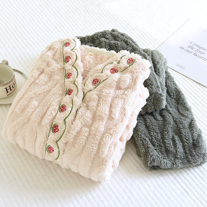 Flauschiges Fleece-Pyjama-Set mit Stickerei und langen Ärmeln