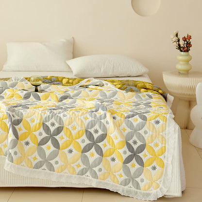 Geometrische Steppdecke aus Bambusfaser mit Spitzenrand