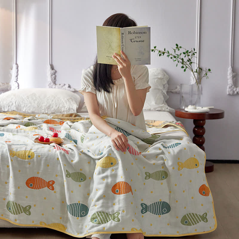 Sommersteppdecke aus Lyocellfaser mit bunten Fischen