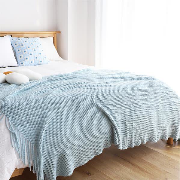 Ownkoti – Schlichte, einfarbige Strickdecke mit Quasten