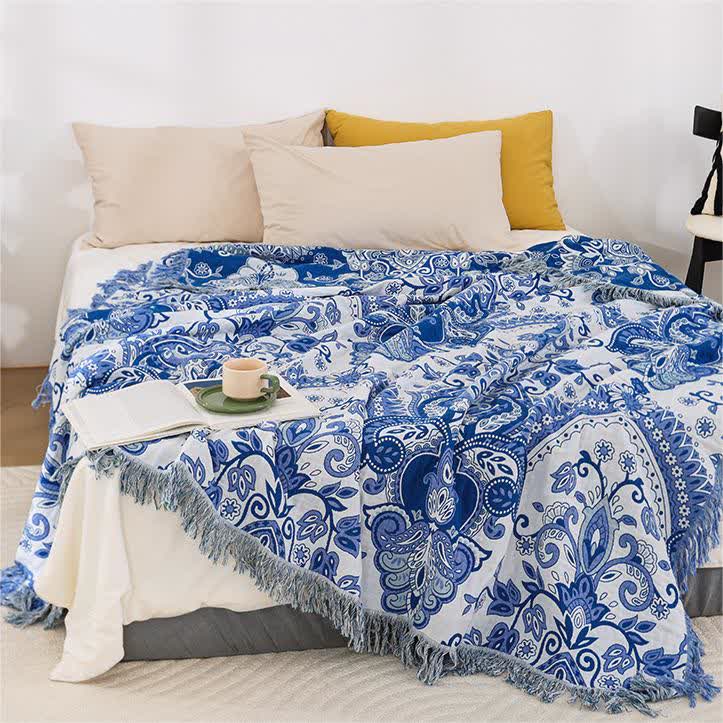 Leichte Steppdecke aus Baumwolle mit Retro-Paisleymuster und Quasten
