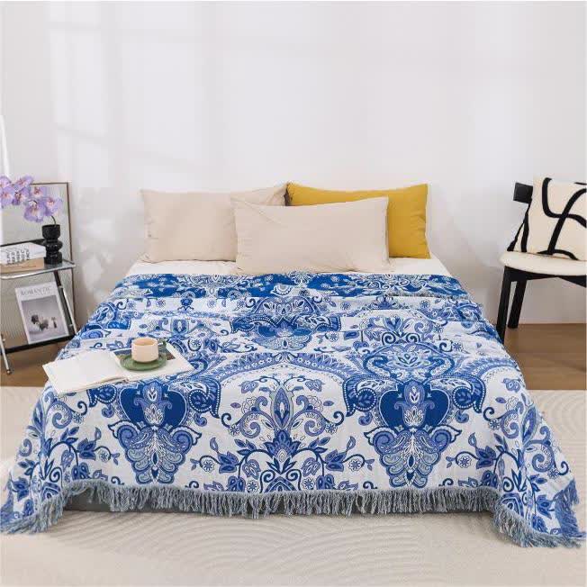 Leichte Steppdecke aus Baumwolle mit Retro-Paisleymuster und Quasten