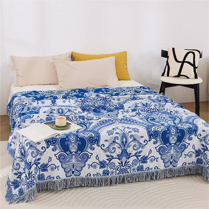 Leichte Steppdecke aus Baumwolle mit Retro-Paisleymuster und Quasten