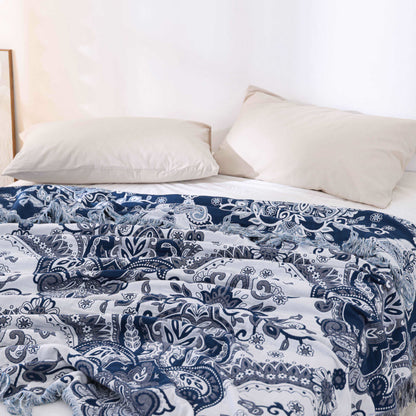 Leichte Steppdecke aus Baumwolle mit Retro-Paisleymuster und Quasten