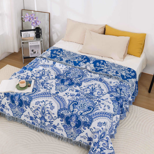 Leichte Steppdecke aus Baumwolle mit Retro-Paisleymuster und Quasten