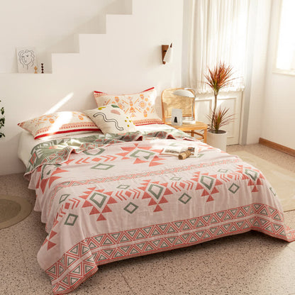 Sommersteppdecke aus Baumwollgaze mit geometrischen Dreiecken