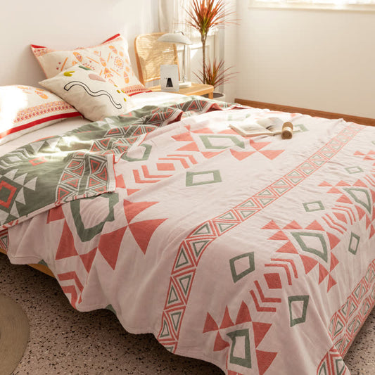 Sommersteppdecke aus Baumwollgaze mit geometrischen Dreiecken
