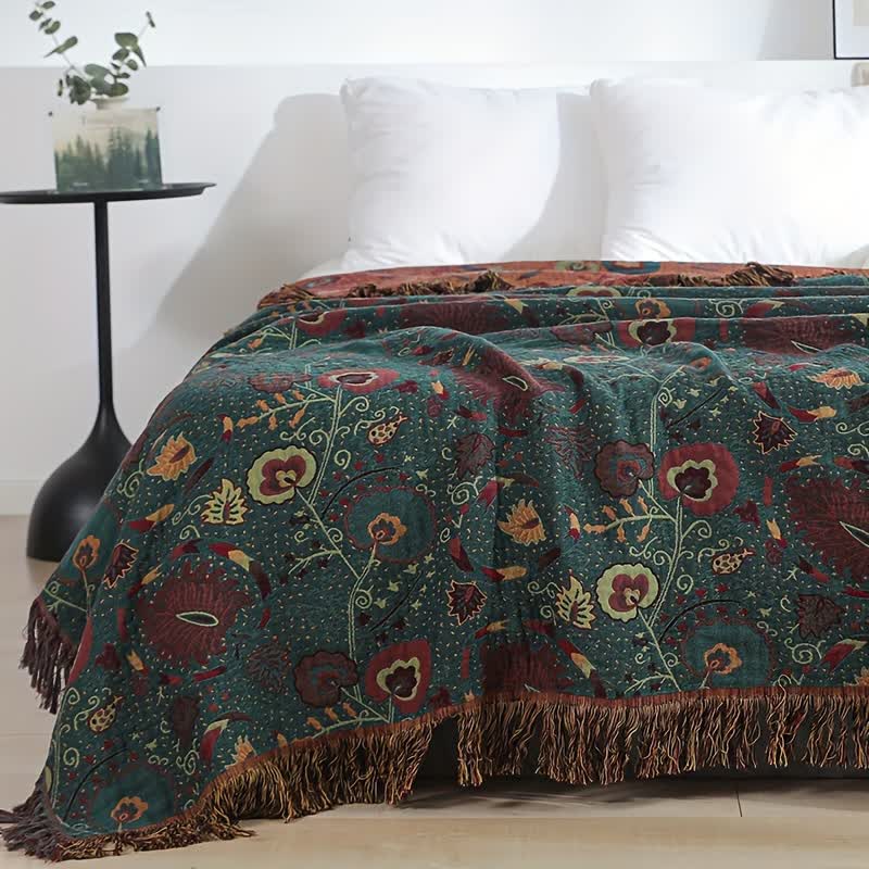 Steppdecke mit böhmischem Blumenmuster und Quasten aus Baumwollgaze