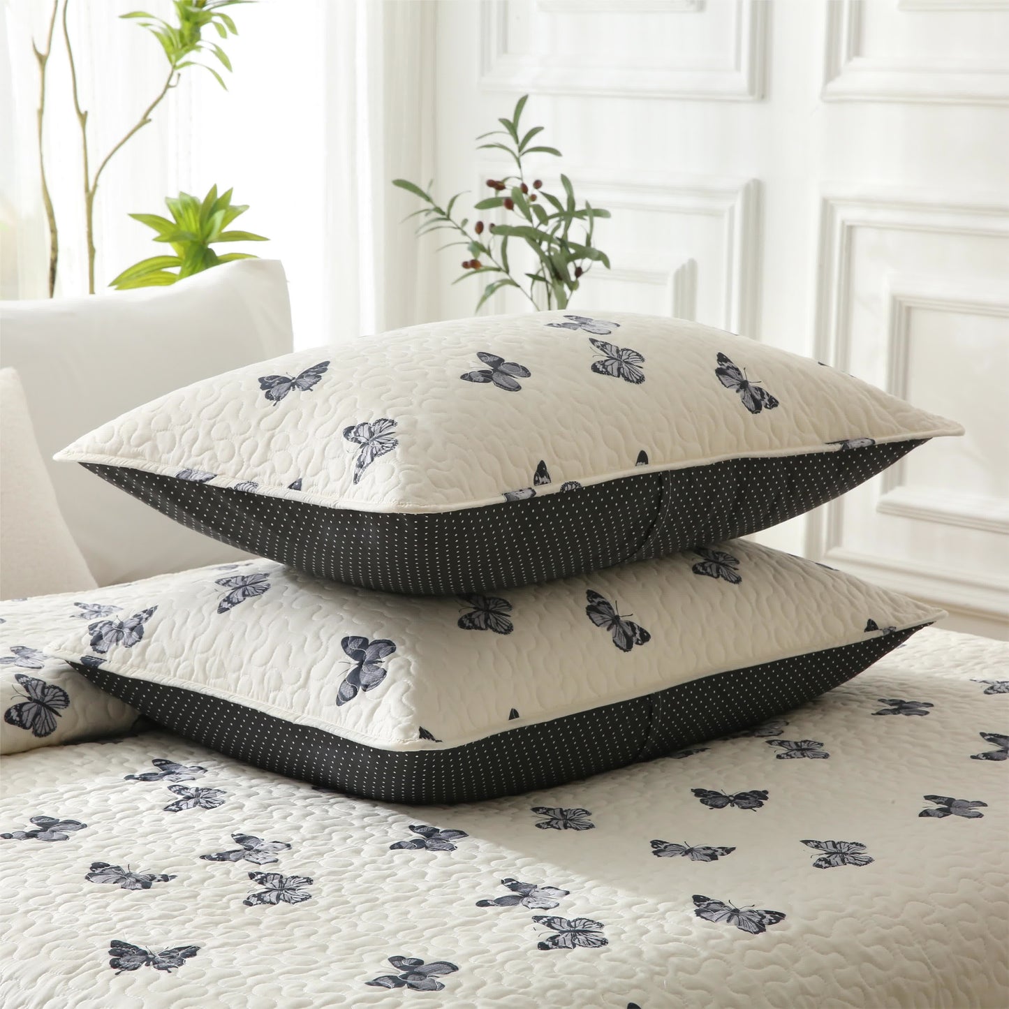 Elegante gesteppte Bettwäsche aus reiner Baumwolle mit Schmetterlingsmotiv
