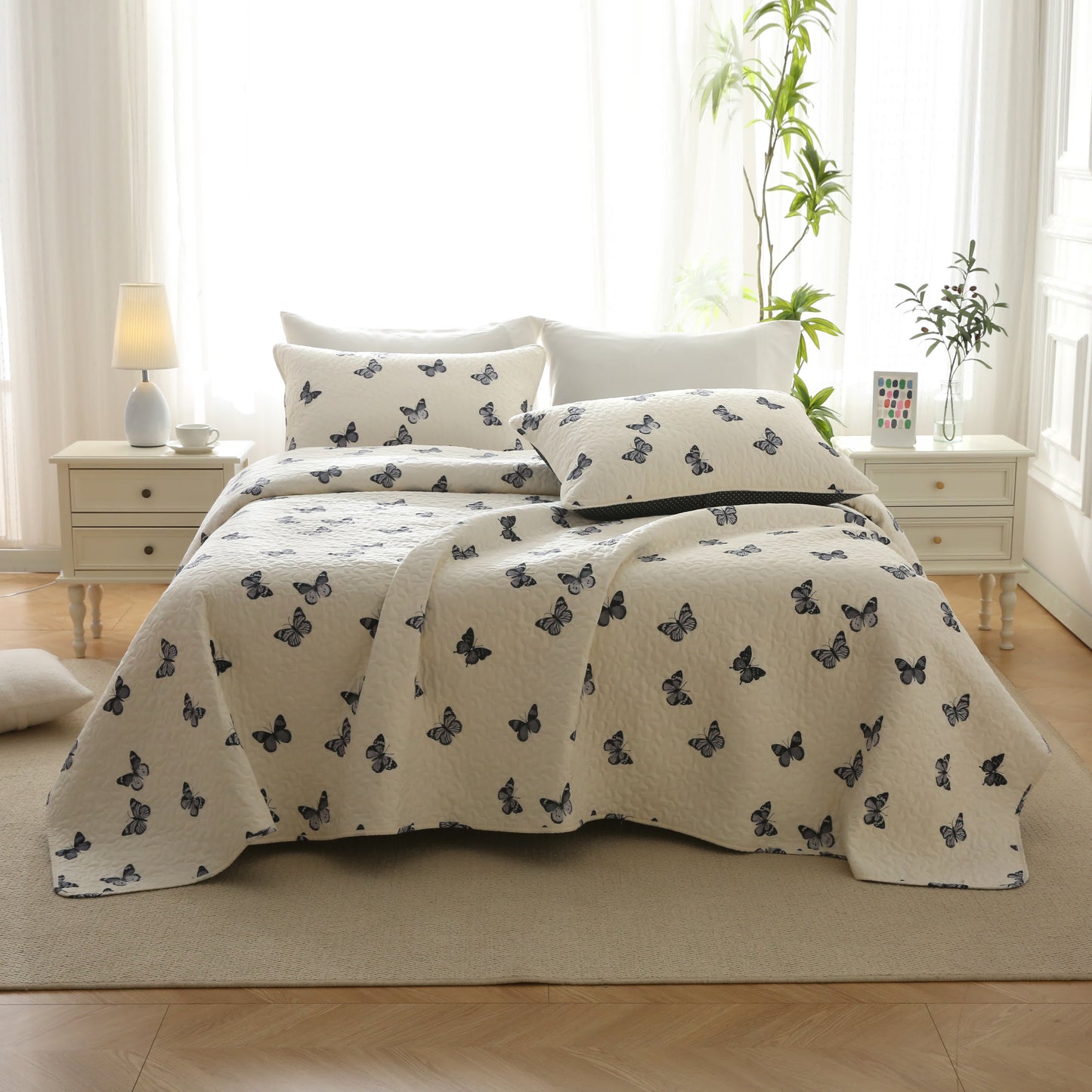 Elegante gesteppte Bettwäsche aus reiner Baumwolle mit Schmetterlingsmotiv