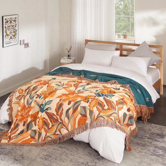 Steppdecke aus reiner Baumwolle mit Blumenmuster und Quasten