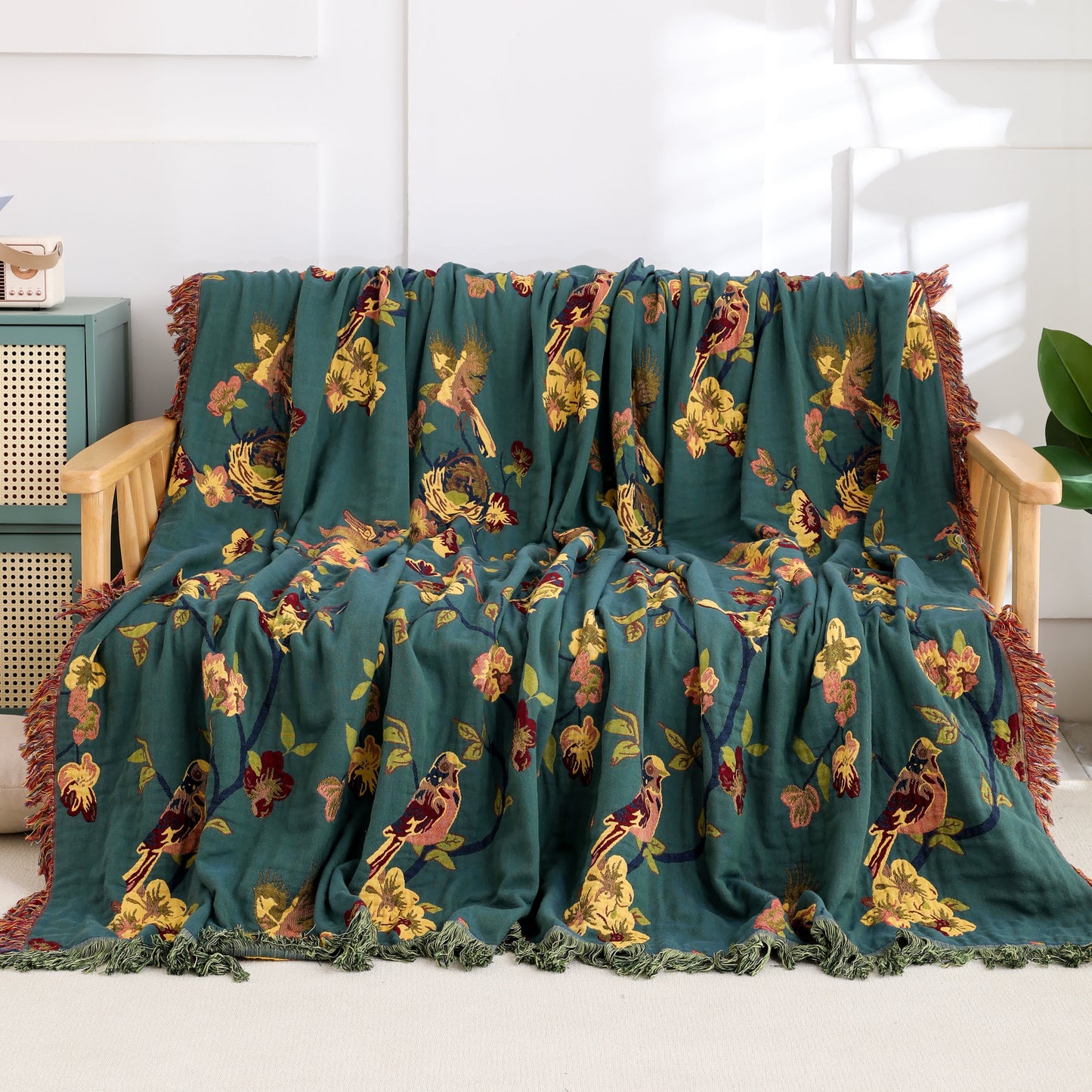 Wendesteppdecke aus Baumwolle mit Blumenmuster und Quasten „Magpie“