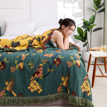 Wendesteppdecke aus Baumwolle mit Blumenmuster und Quasten „Magpie“