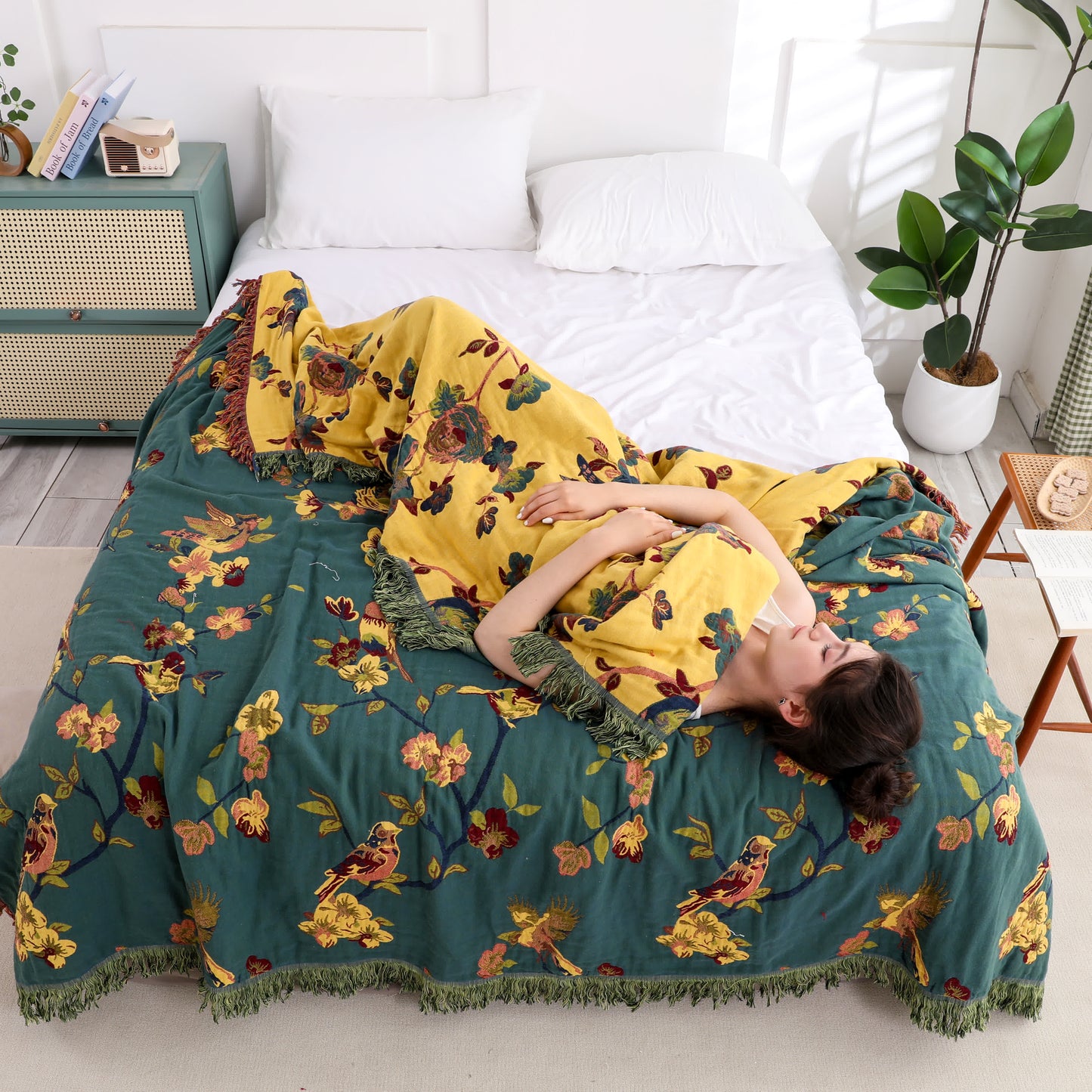 Wendesteppdecke aus Baumwolle mit Blumenmuster und Quasten „Magpie“