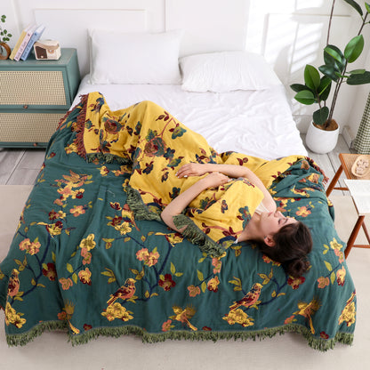 Wendesteppdecke aus Baumwolle mit Blumenmuster und Quasten „Magpie“