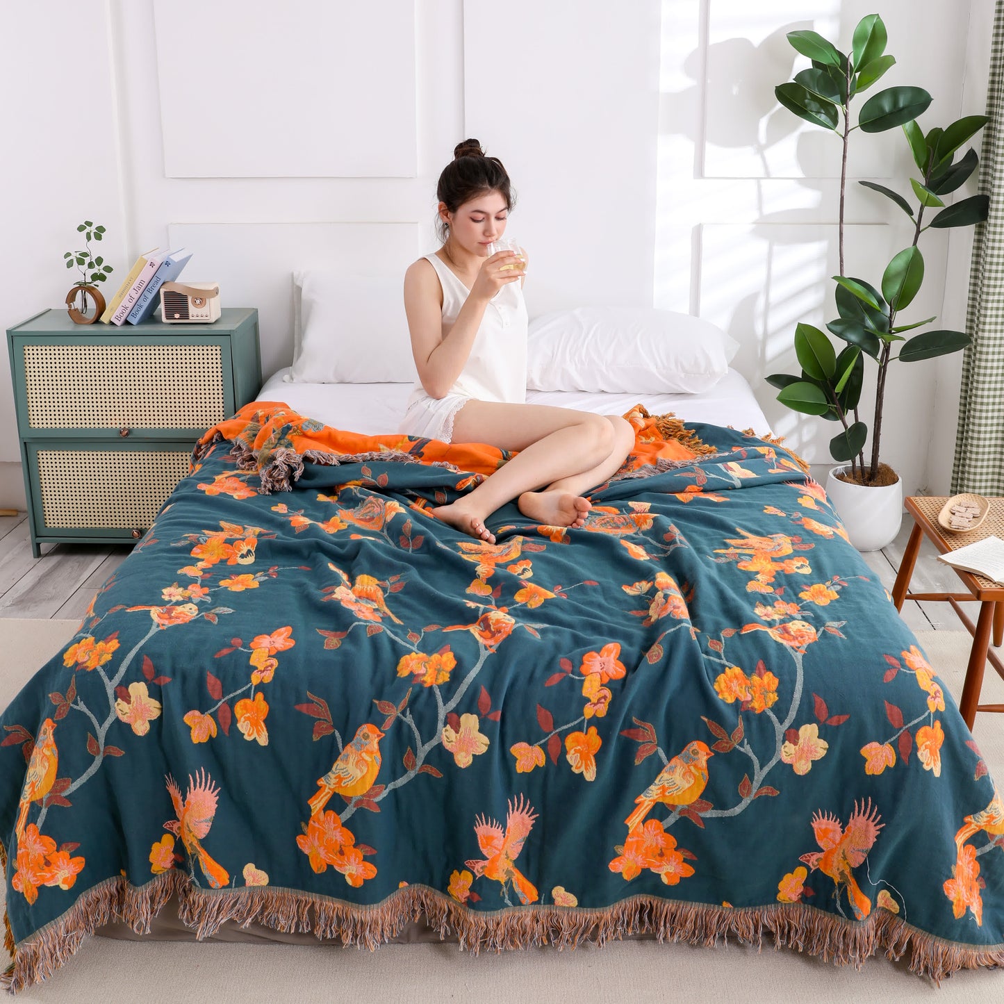 Wendesteppdecke aus Baumwolle mit Blumenmuster und Quasten „Magpie“